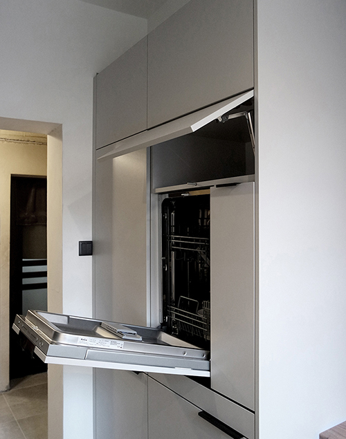 Kuchnia ze zmywarką w słupku
